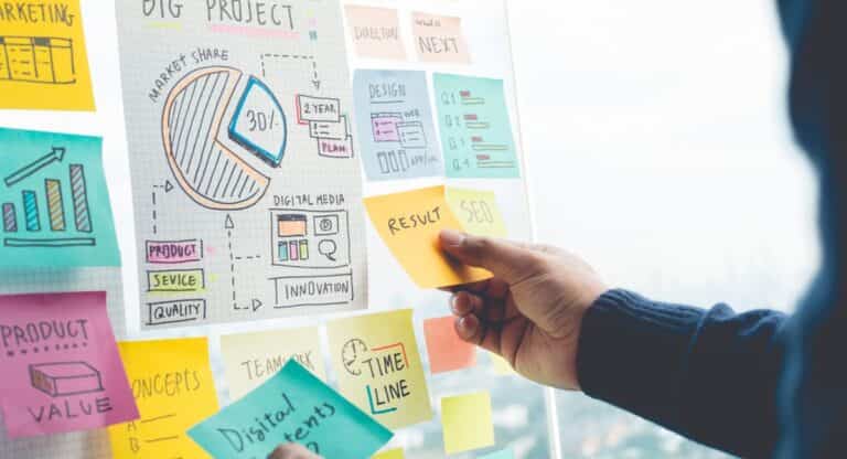 Cómo abordar los 4 desafíos clave del diseño de una estrategia de datos e IA