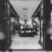 consumidores-tienda-textil-ropa
